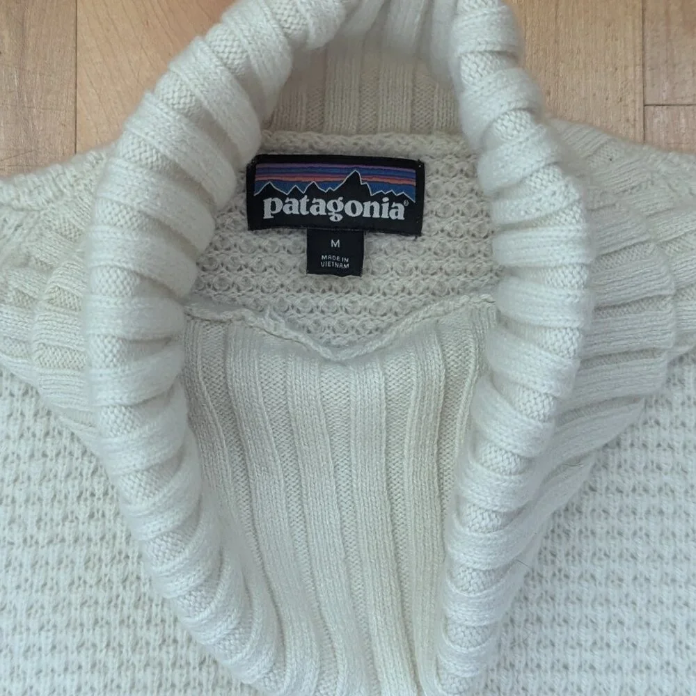 Patagonia women's recycled cashmere turtleneck sweater, med, ivory - Picture 4 of 6